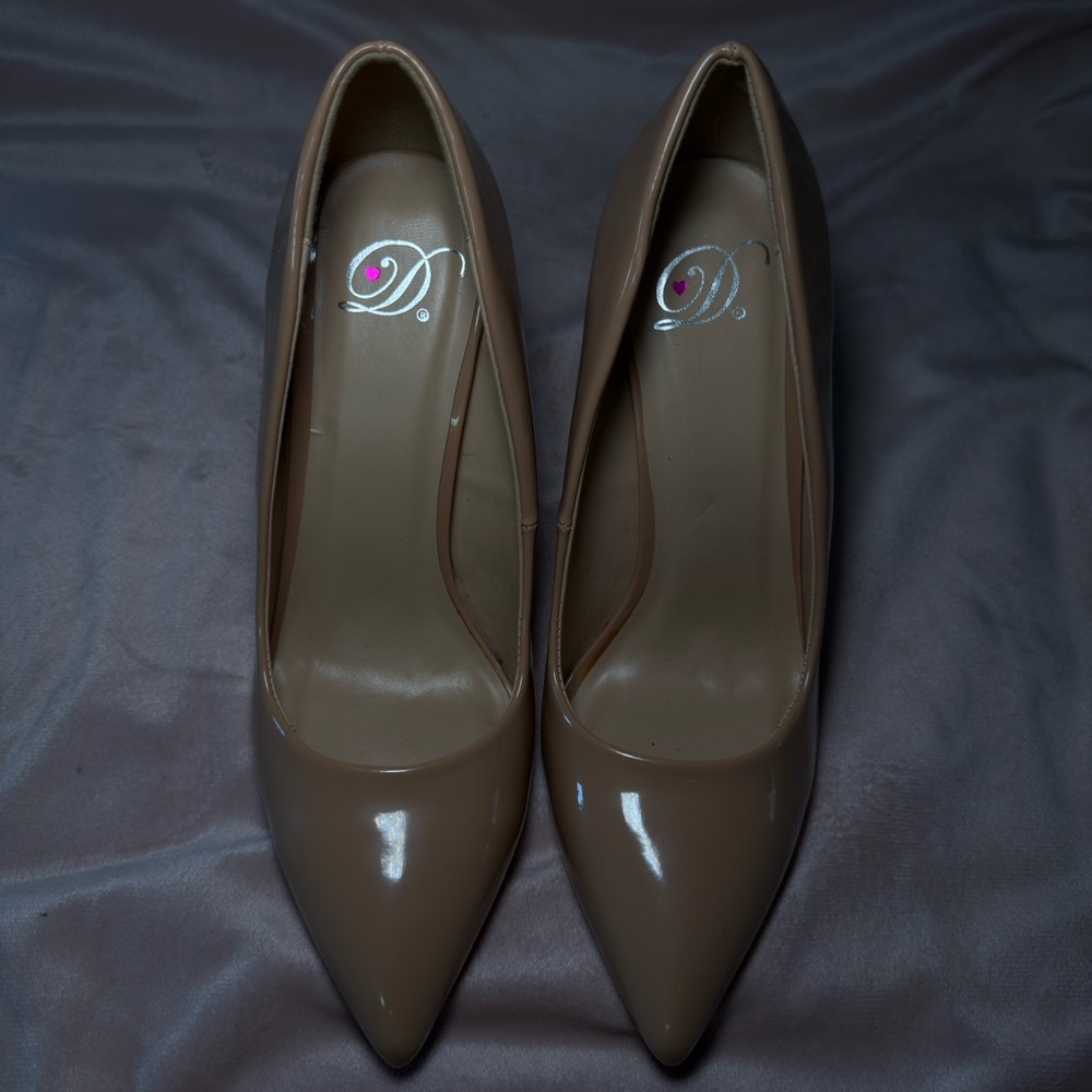 Elegant Tan Women's Pumps